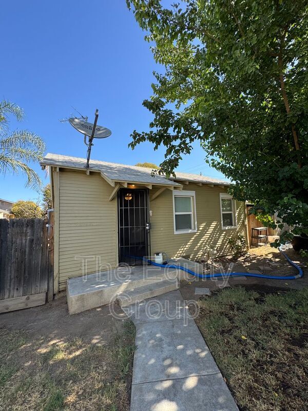 property at 449 W Maple St
