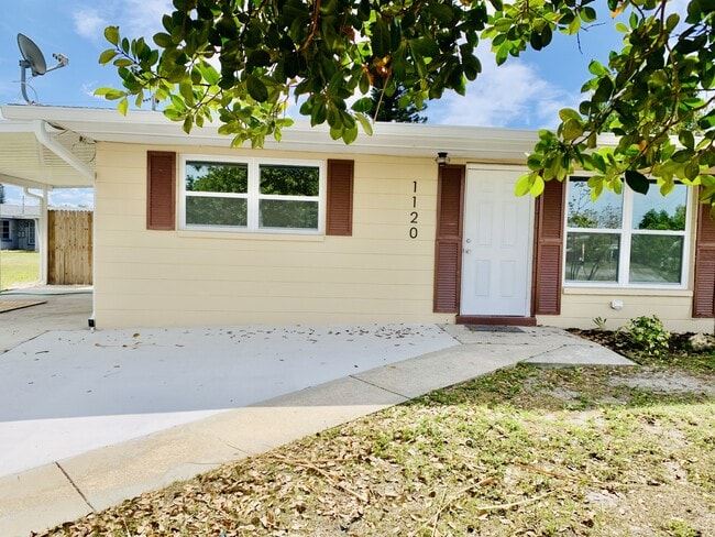 property at 1120 Vineyard St