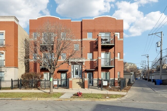 1132 W 13th St in Chicago, IL - Building Photo - Building Photo