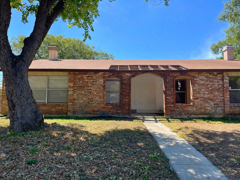 8026 Echo Wind St in San Antonio, TX - Building Photo