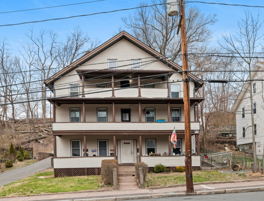 94 W Main St in Vernon, CT - Building Photo