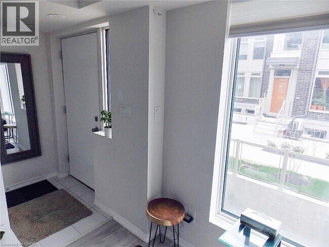 7 Applewood Ln in Toronto, ON - Building Photo - Building Photo