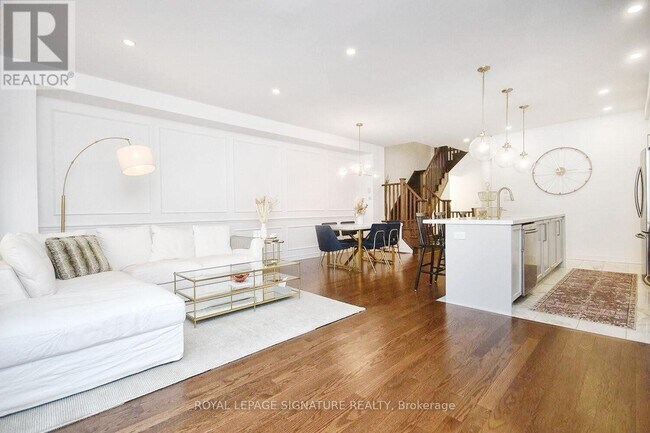 80 Gower Dr in Aurora, ON - Building Photo - Building Photo