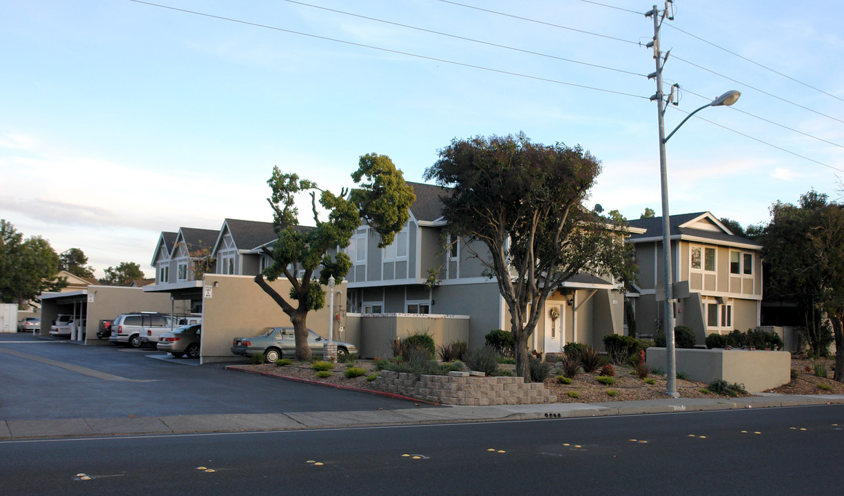 Magnolia Townhomes in Rohnert Park, CA - Building Photo