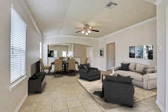 13011 Trail Manor Dr in Pearland, TX - Building Photo - Building Photo