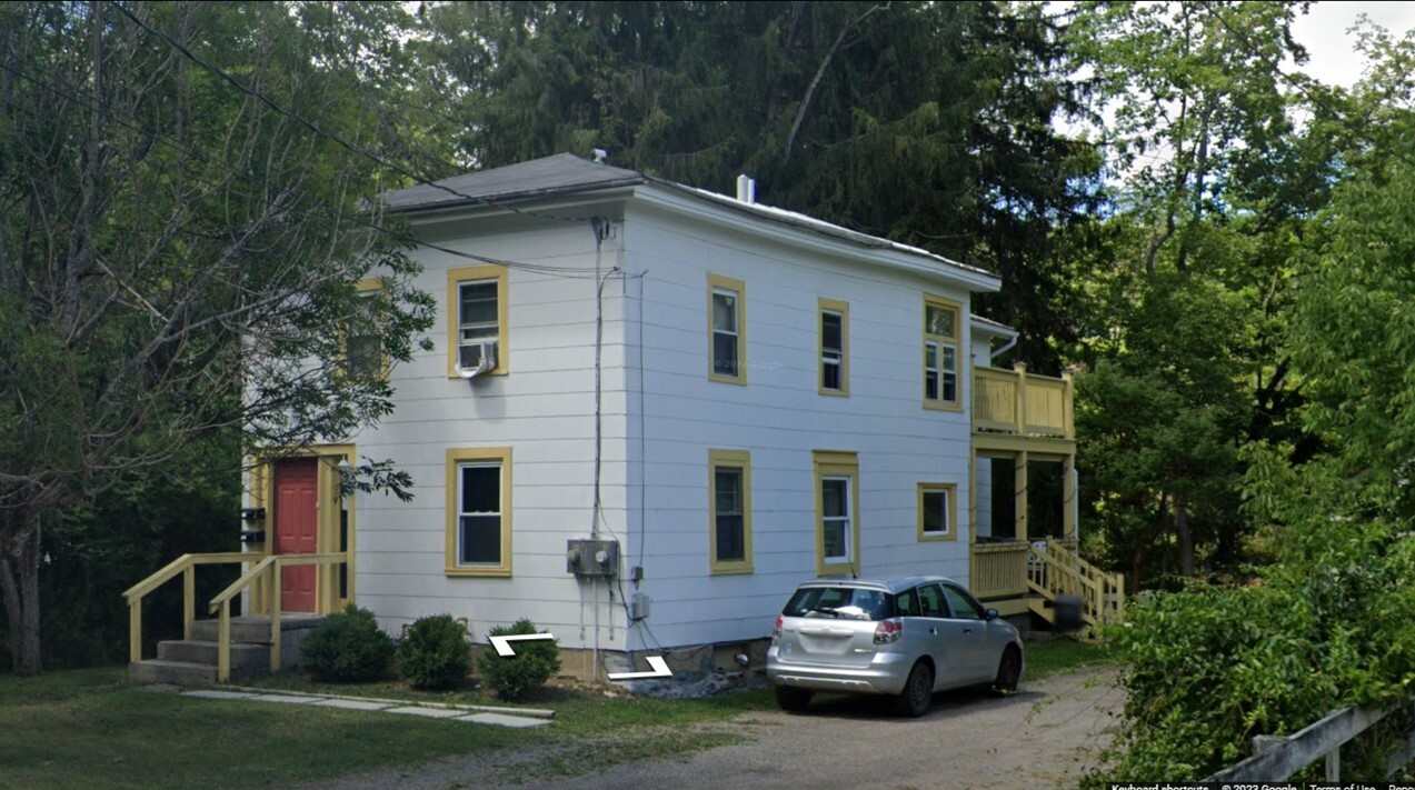 70 W University St in Alfred, NY - Building Photo