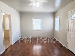 321 Fodrin Wy in Sparks, NV - Building Photo - Building Photo
