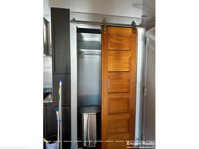 715 Tremont St, Unit 102 in Boston, MA - Building Photo - Building Photo