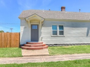 217 S Moore Ave in El Reno, OK - Building Photo - Building Photo