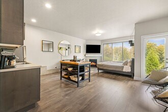 12576 SE 27th Ave in Milwaukie, OR - Building Photo - Building Photo