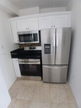 425 NE 30th St, Unit 203 in Miami, FL - Building Photo - Building Photo