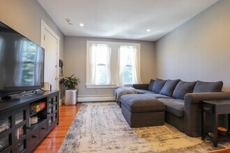 1718 Commonwealth Ave in Boston, MA - Building Photo - Building Photo