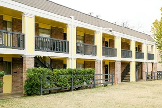 Gatehouse Apartments in Houston, TX - Building Photo - Building Photo