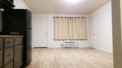 570 W Main St, Unit Green River Inn Apartment in Green River, UT - Building Photo - Building Photo