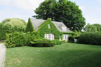 50 Corrigan St in Southampton, NY - Building Photo - Building Photo