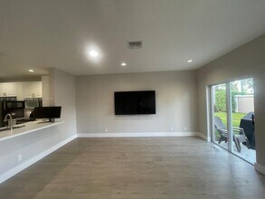 13227 NW 7th Dr in Plantation, FL - Building Photo - Building Photo