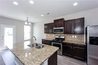 6555 Woodwell Dr in Union City, GA - Building Photo - Building Photo