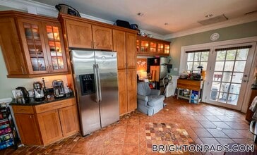 55 Hobart St, Unit 2 in Boston, MA - Building Photo - Building Photo