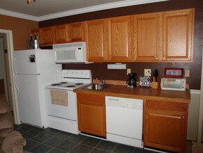 811 Washtenaw Ave, Unit 1 in Ypsilanti, MI - Foto de edificio - Building Photo