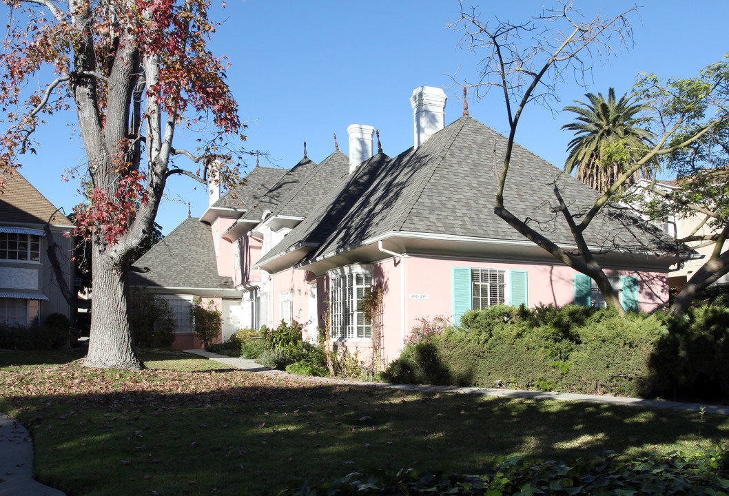 491 S Oakland Ave in Pasadena, CA - Foto de edificio