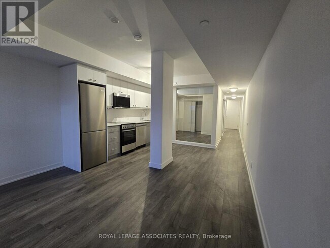 2 Manderley Dr in Toronto, ON - Building Photo - Building Photo