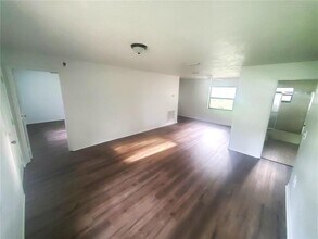 5851 NW 55th Ct in Ocala, FL - Foto de edificio - Building Photo