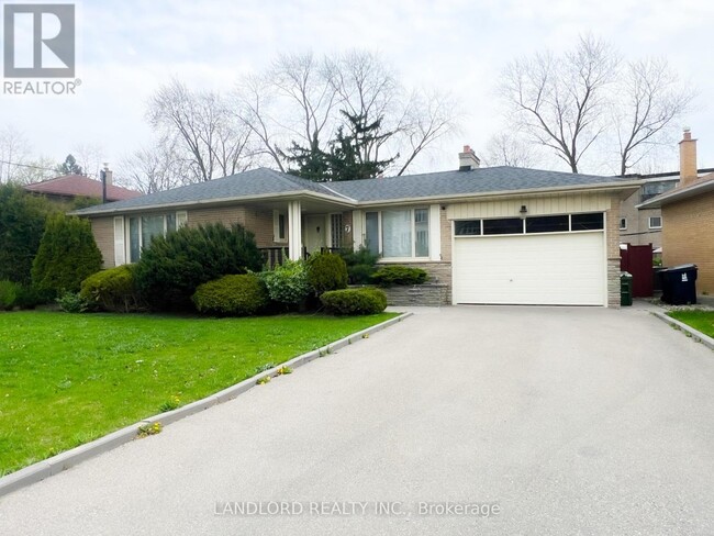 7 Foxwarren Dr