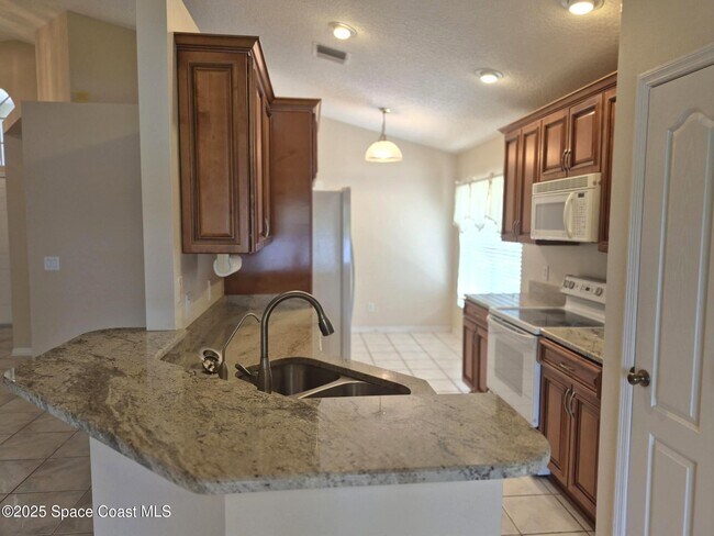 1233 Foxridge Pl in Melbourne, FL - Building Photo - Building Photo