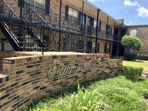 The Summereast in Memphis, TN - Building Photo - Building Photo