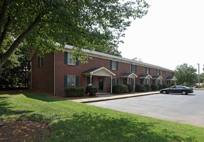 Abbey Court Apartments in Belmont, NC - Building Photo - Building Photo