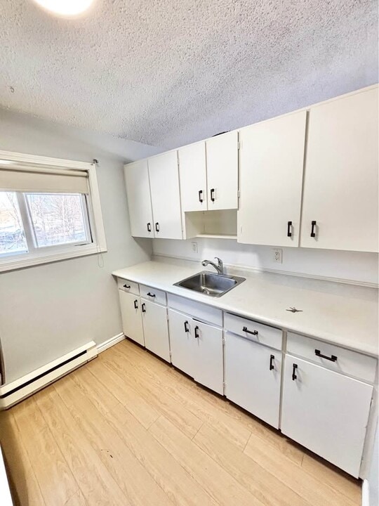770 Riverside Dr in Fredericton, NB - Building Photo