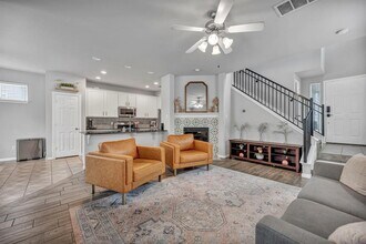 411 W St Elmo Rd in Austin, TX - Building Photo - Building Photo