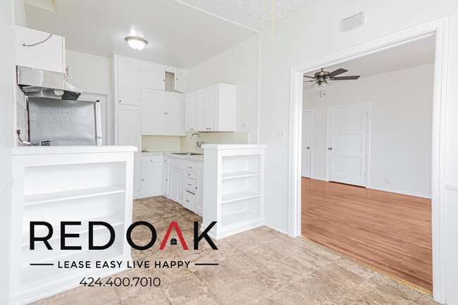 5830 La Mirada Ave in Los Angeles, CA - Building Photo - Building Photo