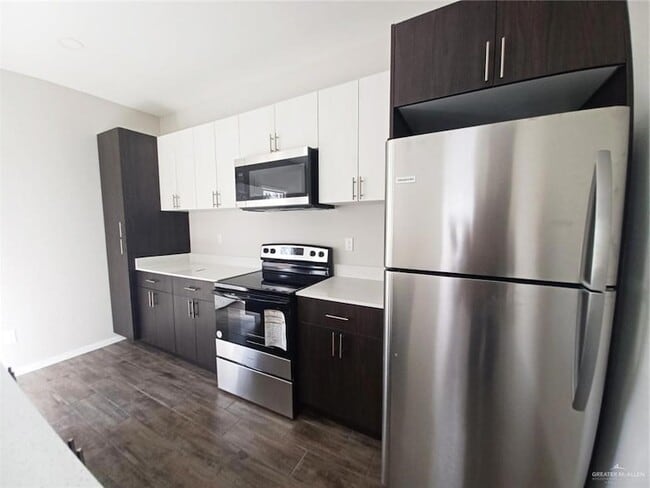 811 E Starr Rd, Unit A in Mercedes, TX - Foto de edificio - Building Photo