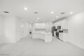 4286 Sonoma Oaks Dr in Naples, FL - Building Photo - Building Photo