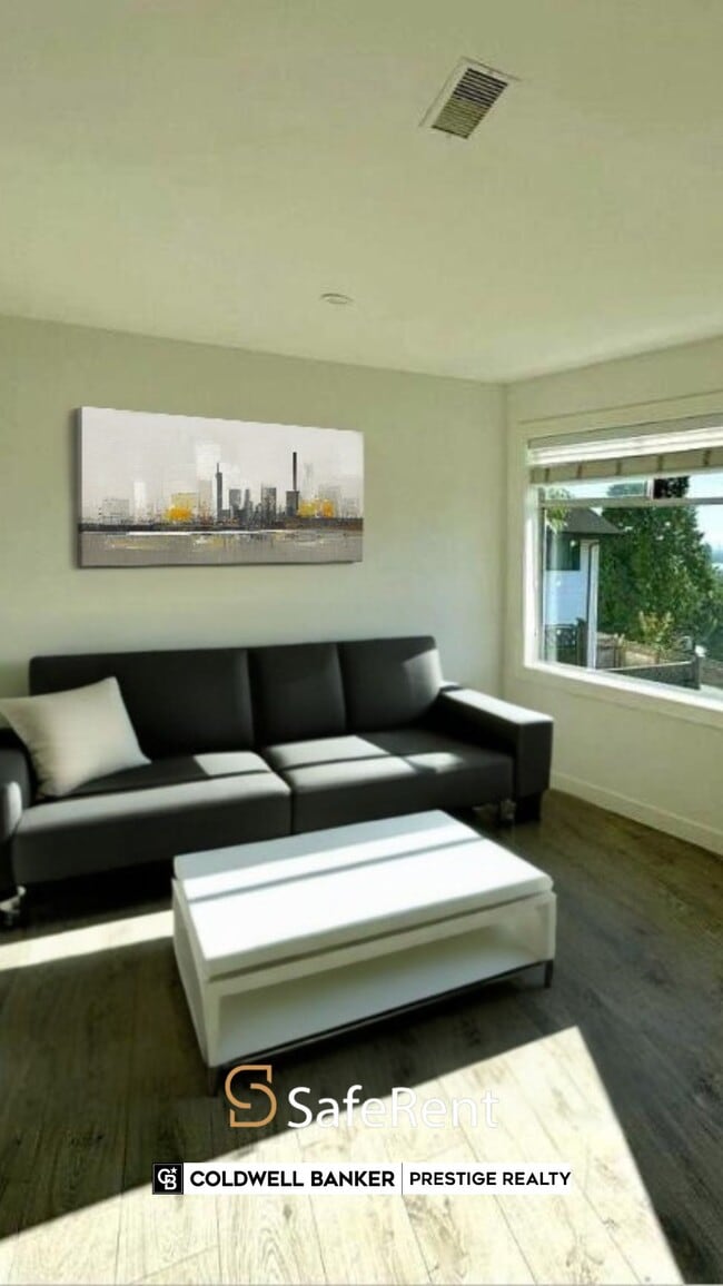 236 Montgomery St in Coquitlam, BC - Building Photo - Building Photo