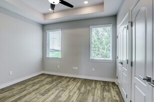 50 W 8th St in Kemah, TX - Building Photo