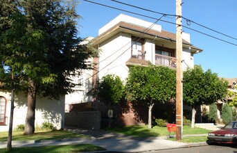 827 E Garfield Ave in Glendale, CA - Building Photo - Building Photo