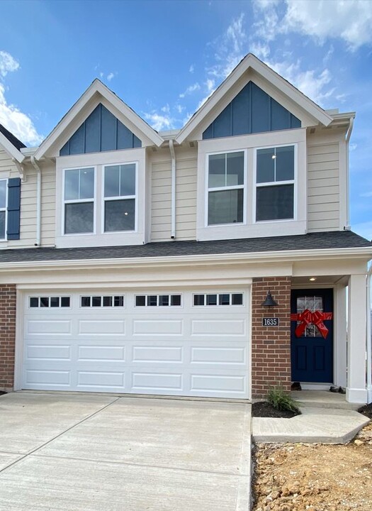 1635 Autumn Spice Pl in Bellbrook, OH - Building Photo
