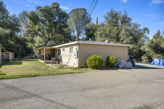 1001 Elizabeth Ln in El Dorado, CA - Building Photo - Building Photo