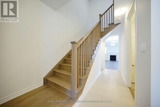 1327 Copley Ct in Milton, ON - Building Photo - Building Photo