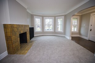 343 Boston Pl, Unit Lower