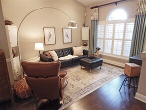 3603 Cypress Meadows Rd in Tampa, FL - Building Photo - Building Photo