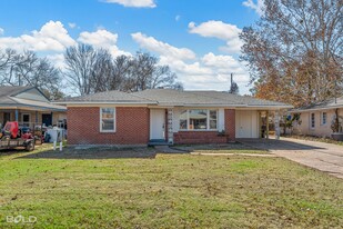 3232 McGregor St in Bossier City, LA - Building Photo