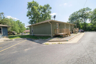 215 Wheaton Ct in Columbia, MO - Building Photo - Building Photo