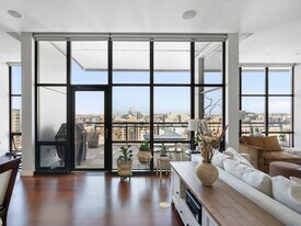 1025 NW Couch St, Unit 1414 in Portland, OR - Building Photo