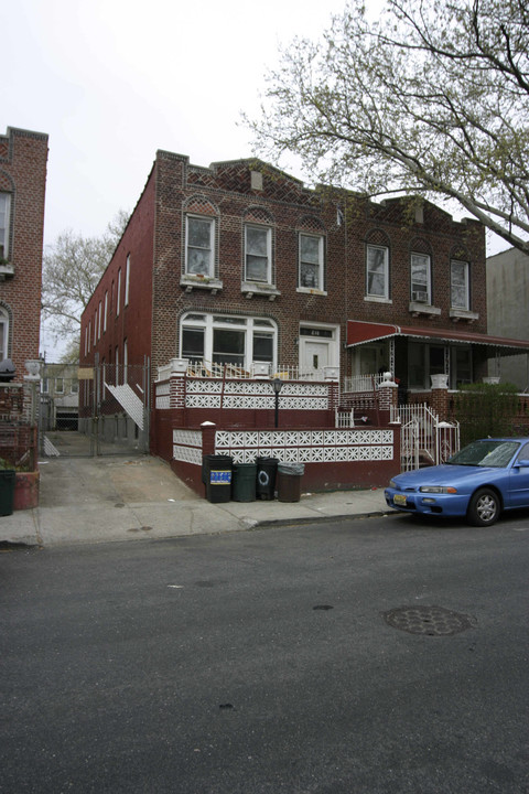 210 E 96th St in Brooklyn, NY - Foto de edificio