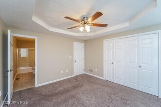 386 Beech Cliff Cir in Shepherdsville, KY - Building Photo - Building Photo