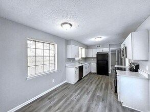 3333 Leschallas Dr in Memphis, TN - Building Photo - Building Photo