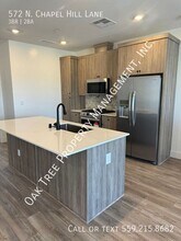 572 N Chapel Hl Ln in Clovis, CA - Building Photo - Building Photo